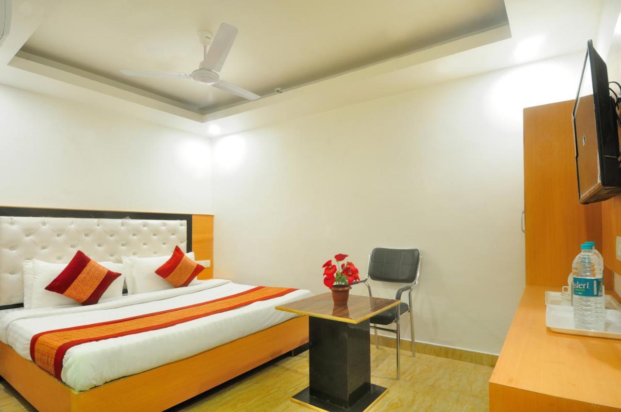 Hotel Noida Delight Dış mekan fotoğraf